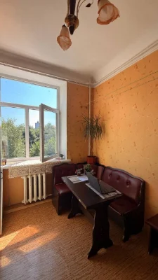 Продам 2 комнатную Сталинку в центре