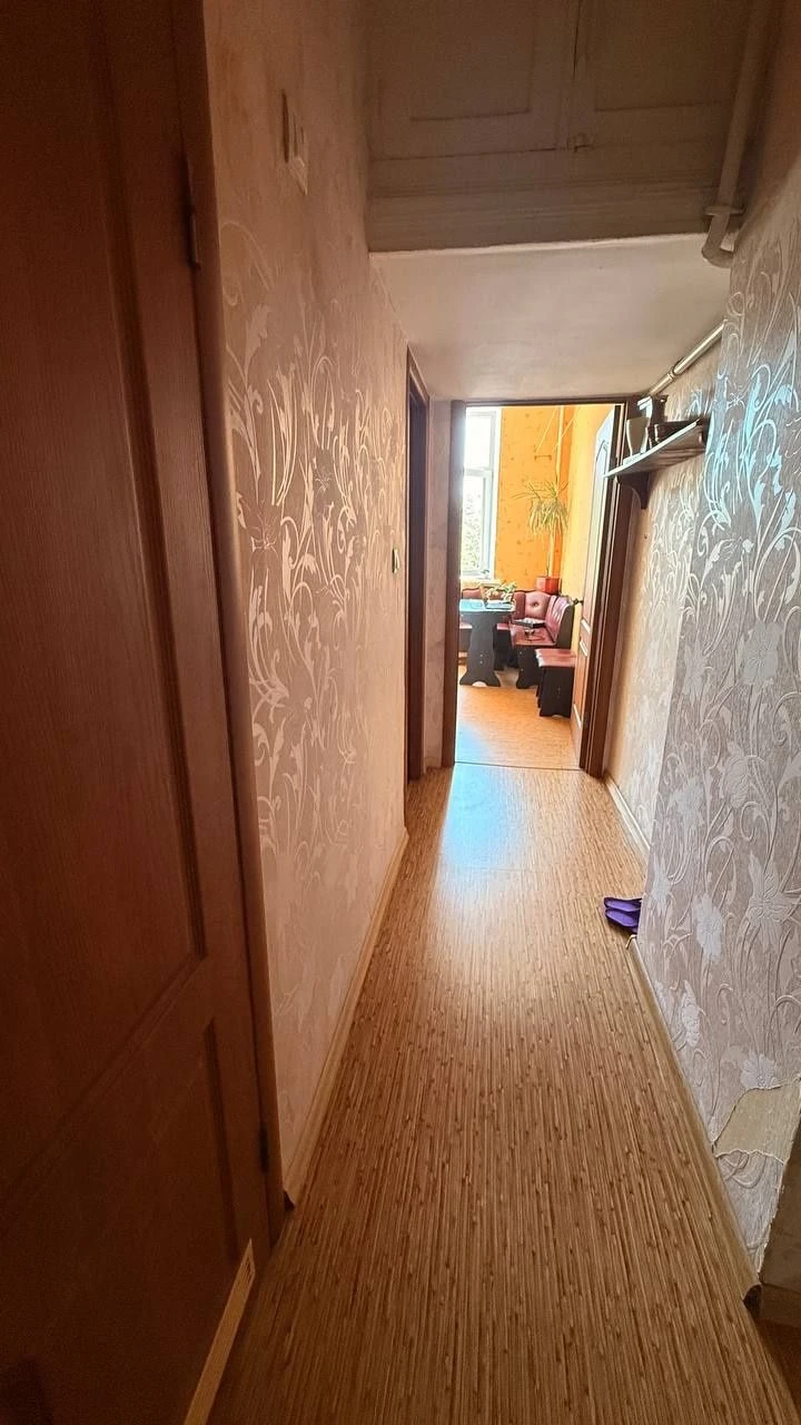 Продам 2 комнатную Сталинку в центре