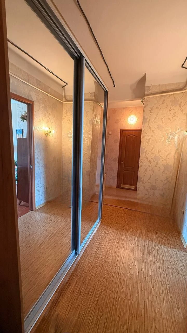 Продам 2 комнатную Сталинку в центре