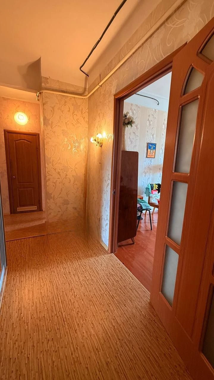 Продам 2 комнатную Сталинку в центре