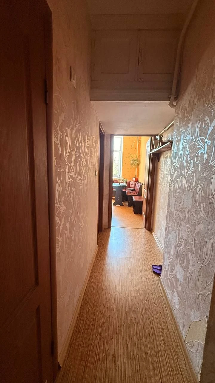 Продам 2 комнатную Сталинку в центре
