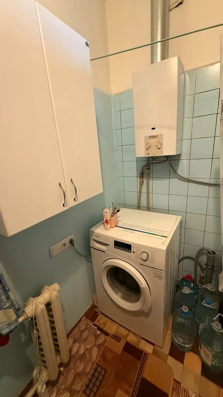Продам 2 комнатную Сталинку в центре