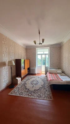 Продам 2 комнатную Сталинку в центре