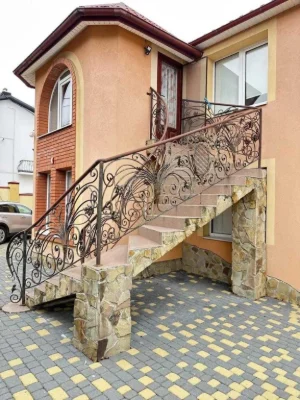 Будинок в лісопарковій зоні з власною земельною ділянкою вул