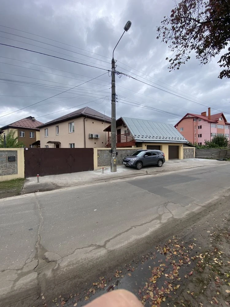 Продаж приватного житлового комплексу в Києві