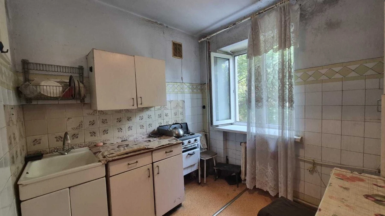 Продам 2-к квартиру, 4/5 пов, на вул. Варненській/100-я школ