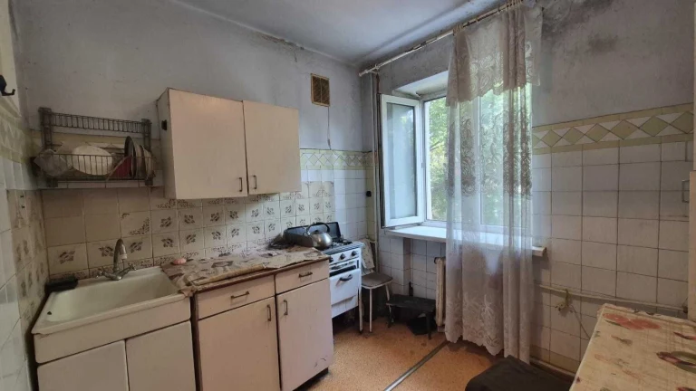 Продам 2-к квартиру, 4/5 пов, на вул. Варненській/100-я школ