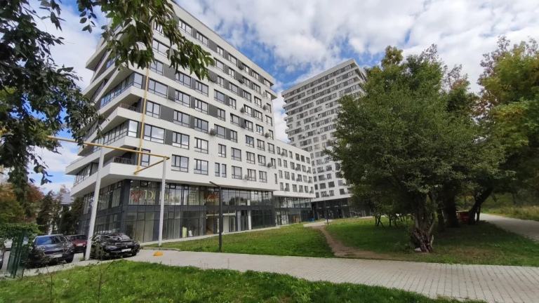 Пропоную на  продаж простору квартиру в новобудові по вул. Л