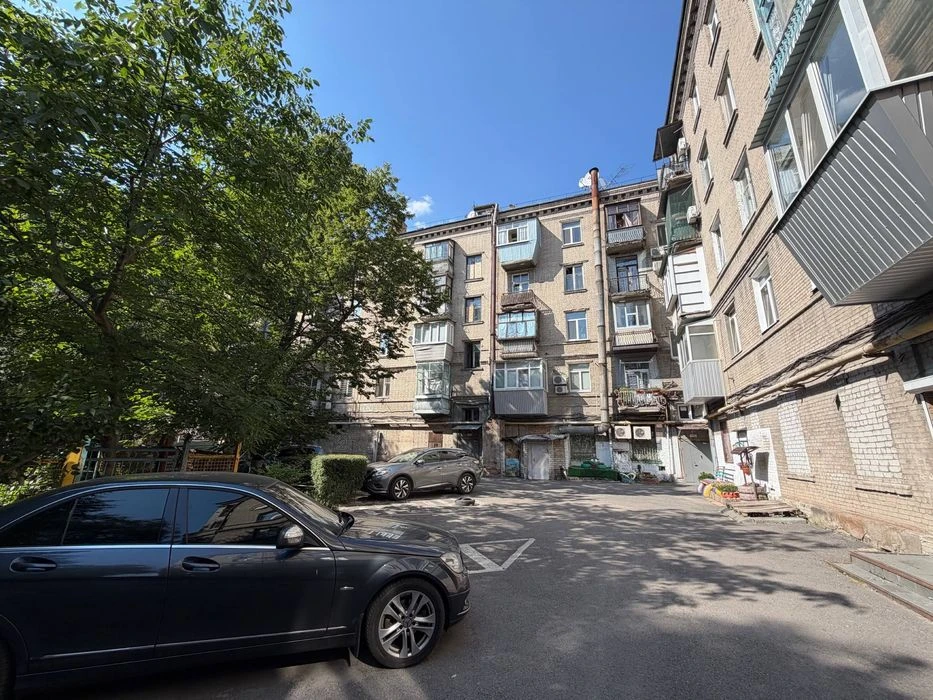 Продам 2к квартиру Сталінка пр. Яворницького