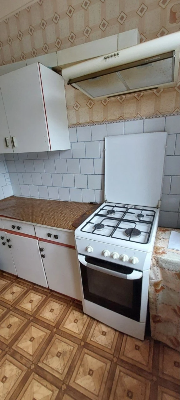 Терміново продається  2-хкімнатна квартира.Центр .