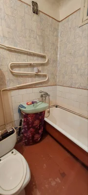 Терміново продається  2-хкімнатна квартира.Центр .