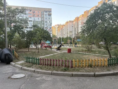 Прдам затишну квартиру з шикарним видом на Дніпро ( Митниця