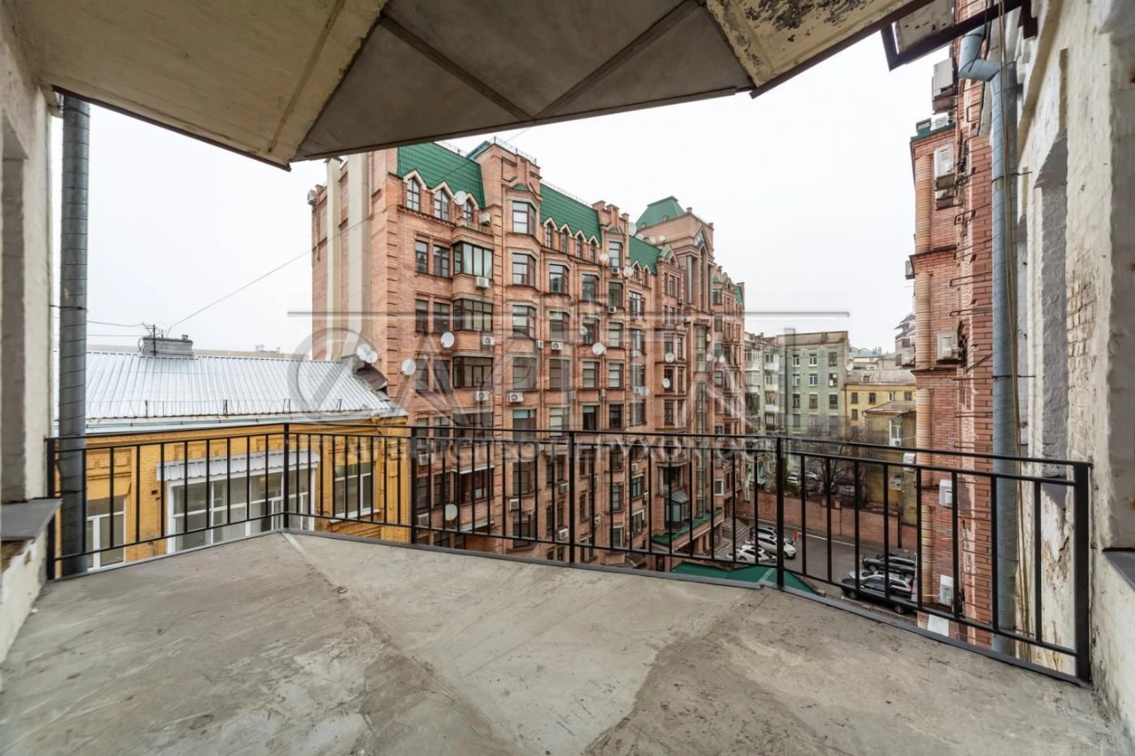 Продаж квартири, вул. Гончара Олеся, Центр, Київ