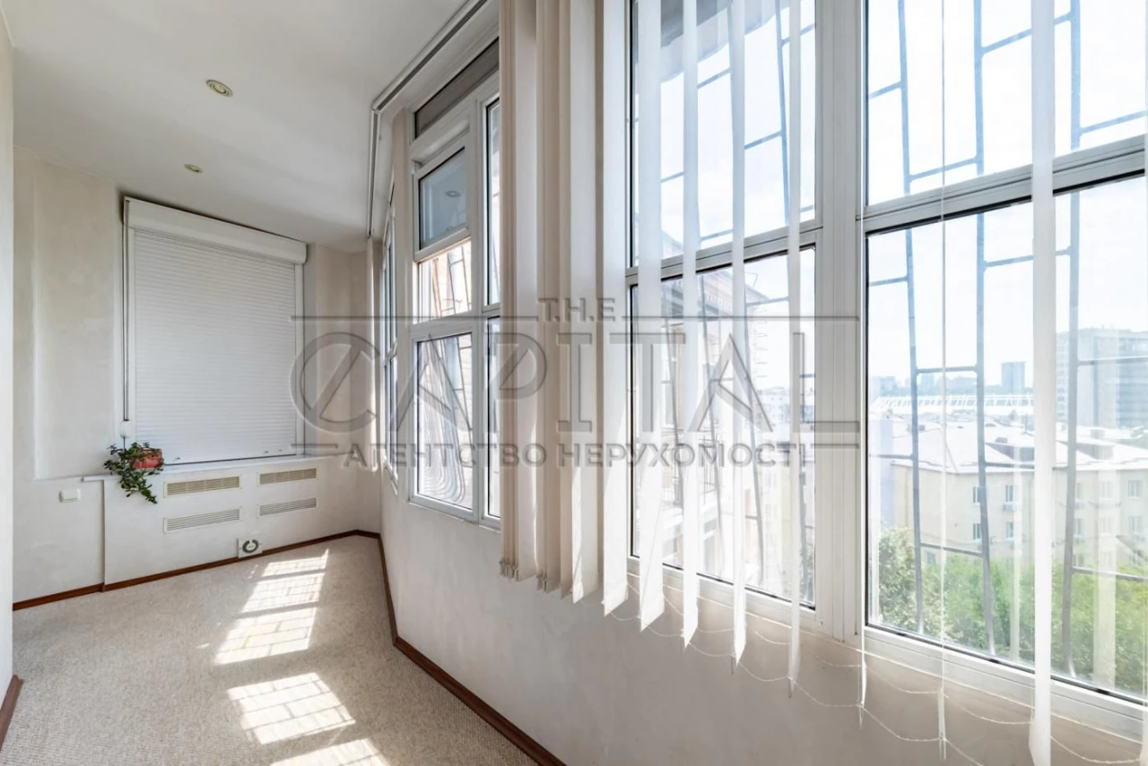 Продаж 2к квартири, вул. Велика Васильківська, Центр, Шевчен