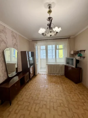 продам 2-к квартиру пр. Кирова 24, маленький париж, центр