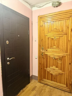 продам 2-к квартиру пр. Кирова 24, маленький париж, центр