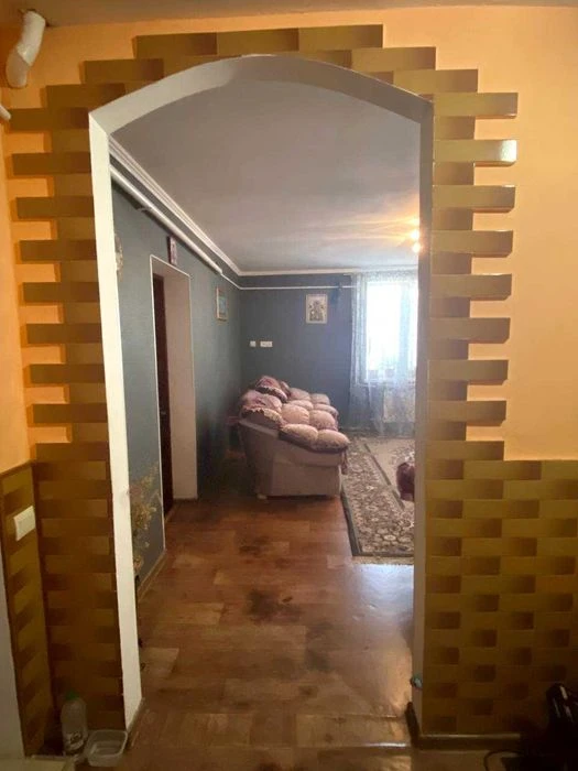 A house on 11 acres of land in Slobodka is for sale.