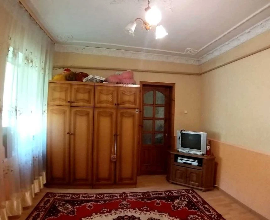 A house on 11 acres of land in Slobodka is for sale.
