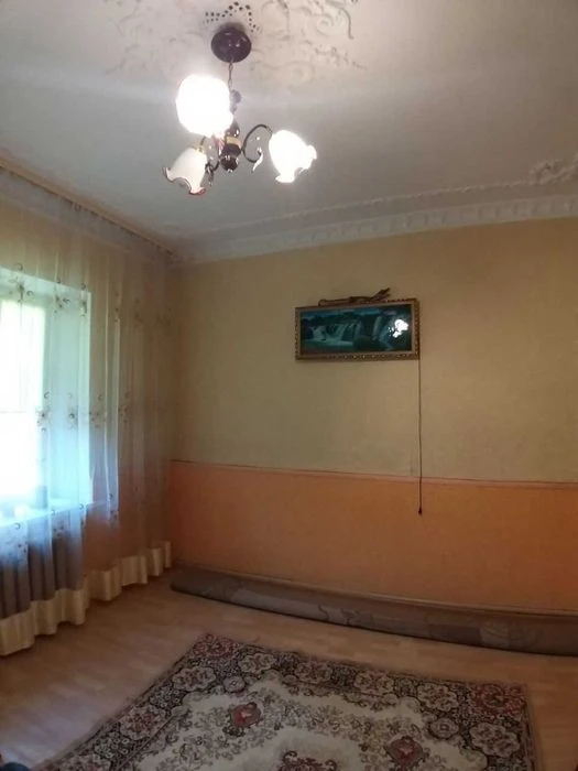 A house on 11 acres of land in Slobodka is for sale.