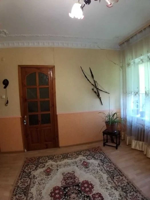 A house on 11 acres of land in Slobodka is for sale.