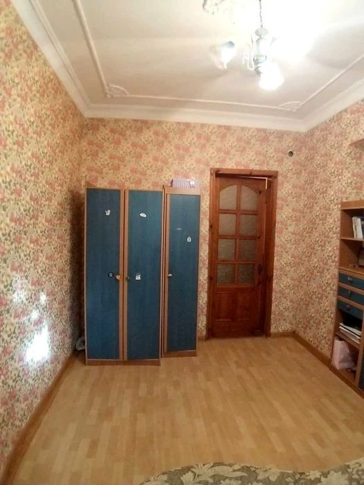 A house on 11 acres of land in Slobodka is for sale.