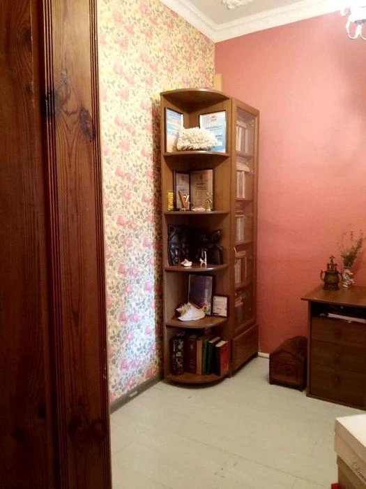 A house on 11 acres of land in Slobodka is for sale.