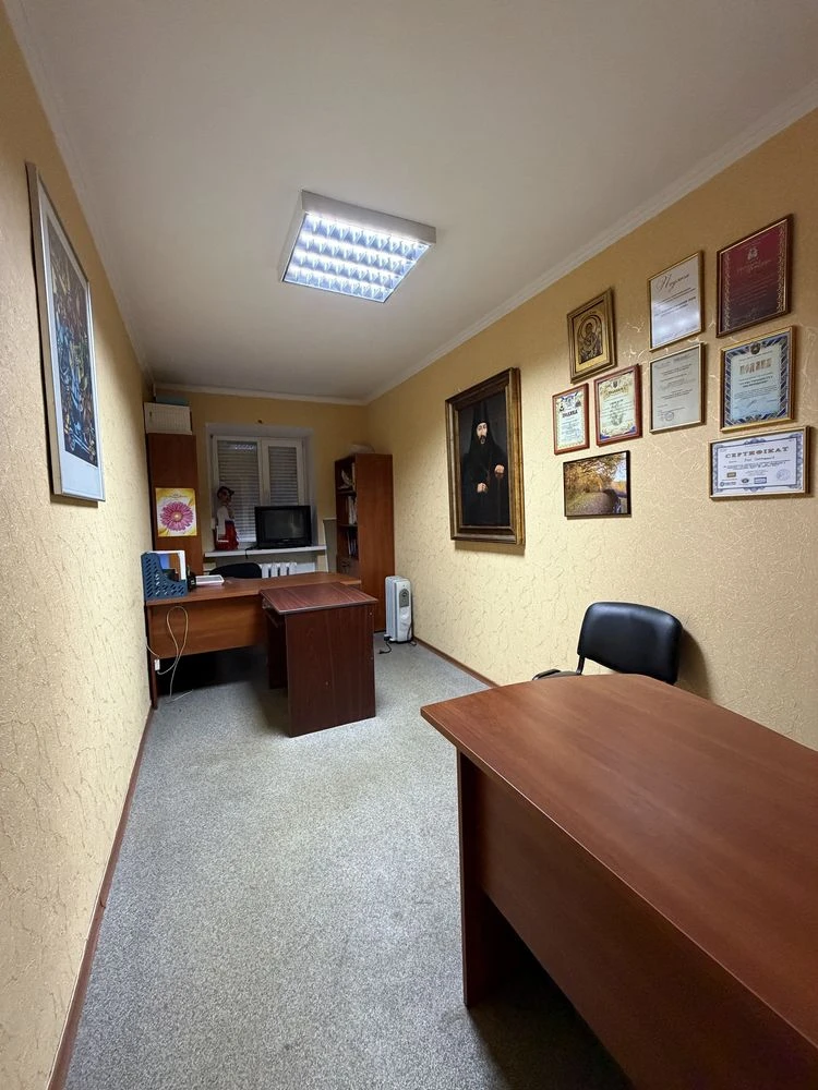 Продаж трикімнатноі квартири у тихому центрі Черкас