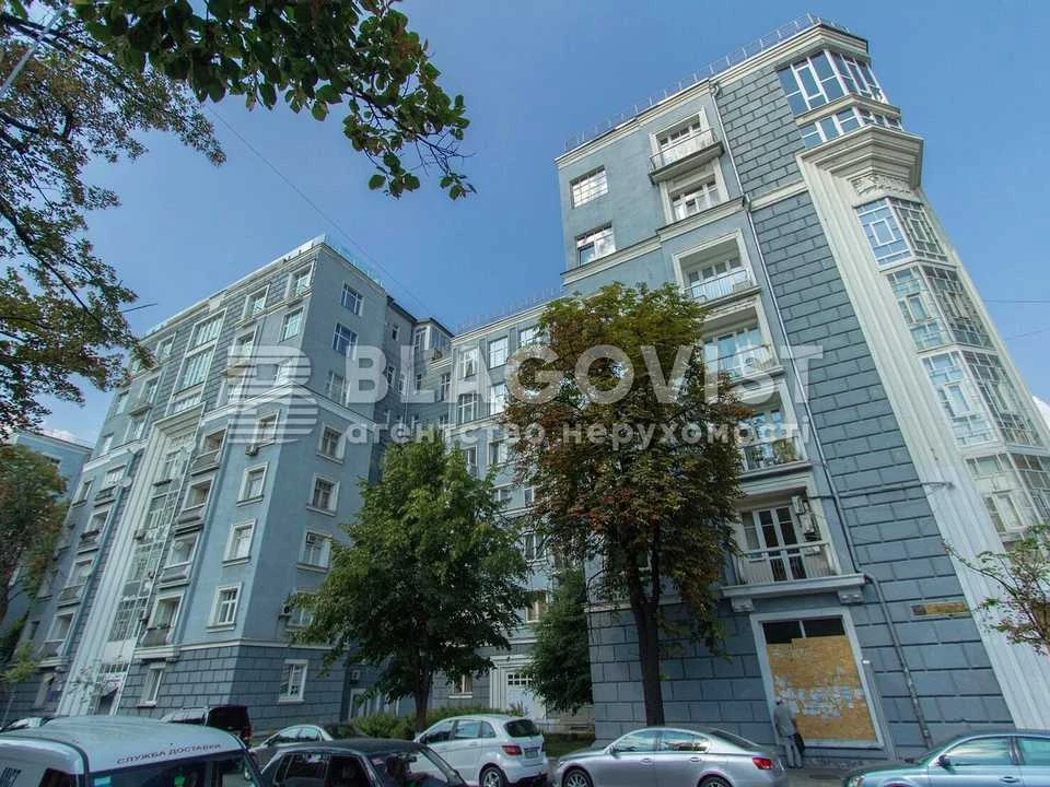 Квартира. Київ, Інститутська вул.