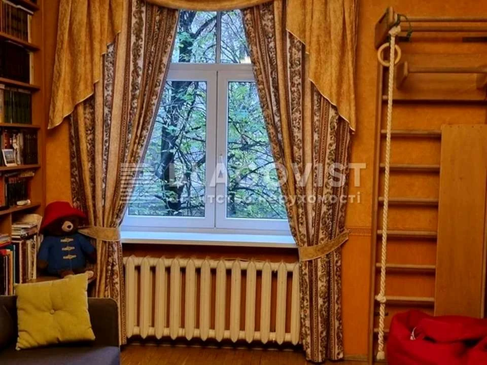 Квартира. Київ, Інститутська вул.