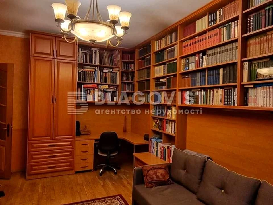 Квартира. Київ, Інститутська вул.