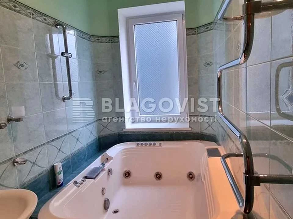 Квартира. Київ, Інститутська вул.