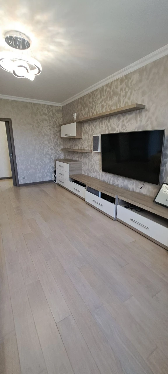 Продається світла, простора 3-х кімнатна квартира по вул. Аб