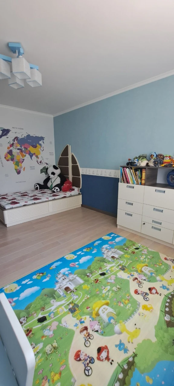 Продається світла, простора 3-х кімнатна квартира по вул. Аб