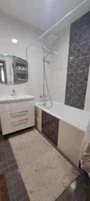 Продається світла, простора 3-х кімнатна квартира по вул. Аб