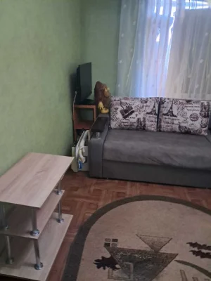 For sale 2-room apartment in a brick building, 5 minutes from the Vokzalnaya metro station.