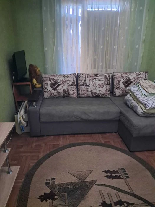 For sale 2-room apartment in a brick building, 5 minutes from the Vokzalnaya metro station.