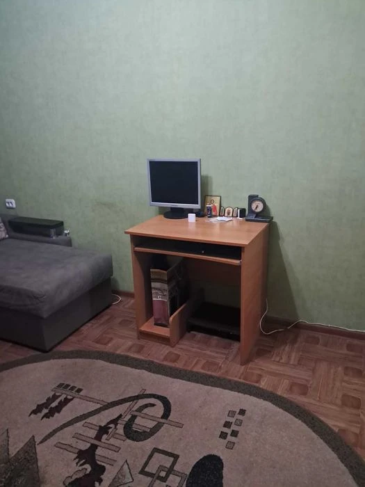 For sale 2-room apartment in a brick building, 5 minutes from the Vokzalnaya metro station.