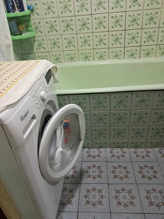 For sale 2-room apartment in a brick building, 5 minutes from the Vokzalnaya metro station.