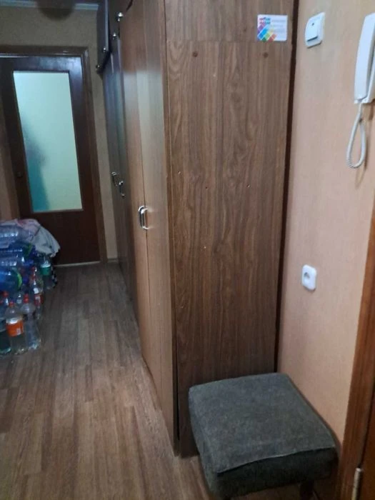 For sale 2-room apartment in a brick building, 5 minutes from the Vokzalnaya metro station.