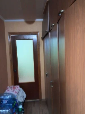For sale 2-room apartment in a brick building, 5 minutes from the Vokzalnaya metro station.