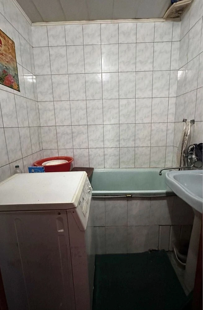 Продам 3 кімнатну чешку в районі вулиці Комарова