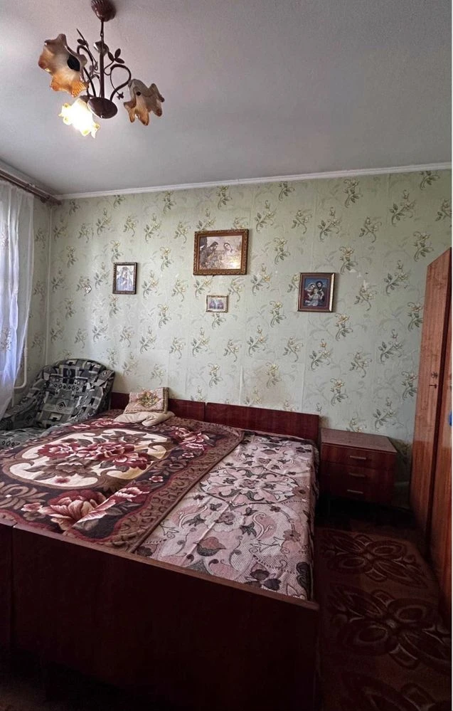 Продам 3 кімнатну чешку в районі вулиці Комарова
