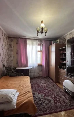 Продам 3 кімнатну чешку в районі вулиці Комарова