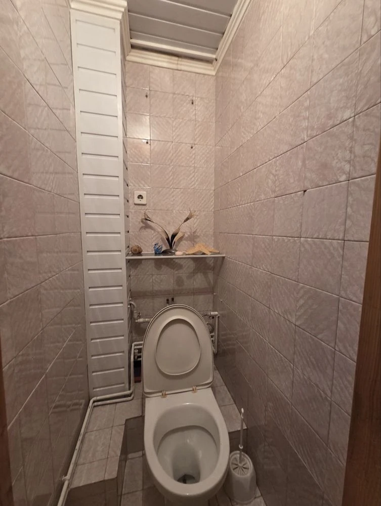 Продам 3 кімнатну чешку в районі вулиці Комарова
