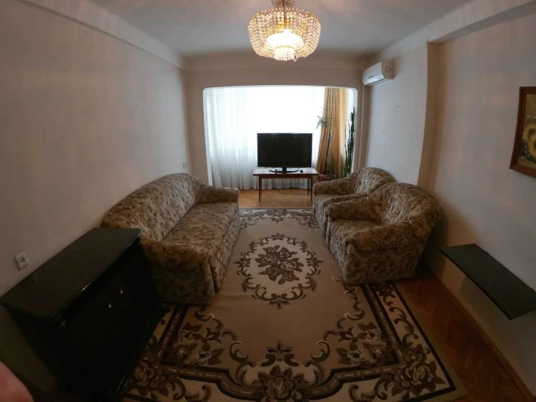 Продам 3кімнатну  квартиру вул. Ентузіастів 7/1 Русанівка Дн