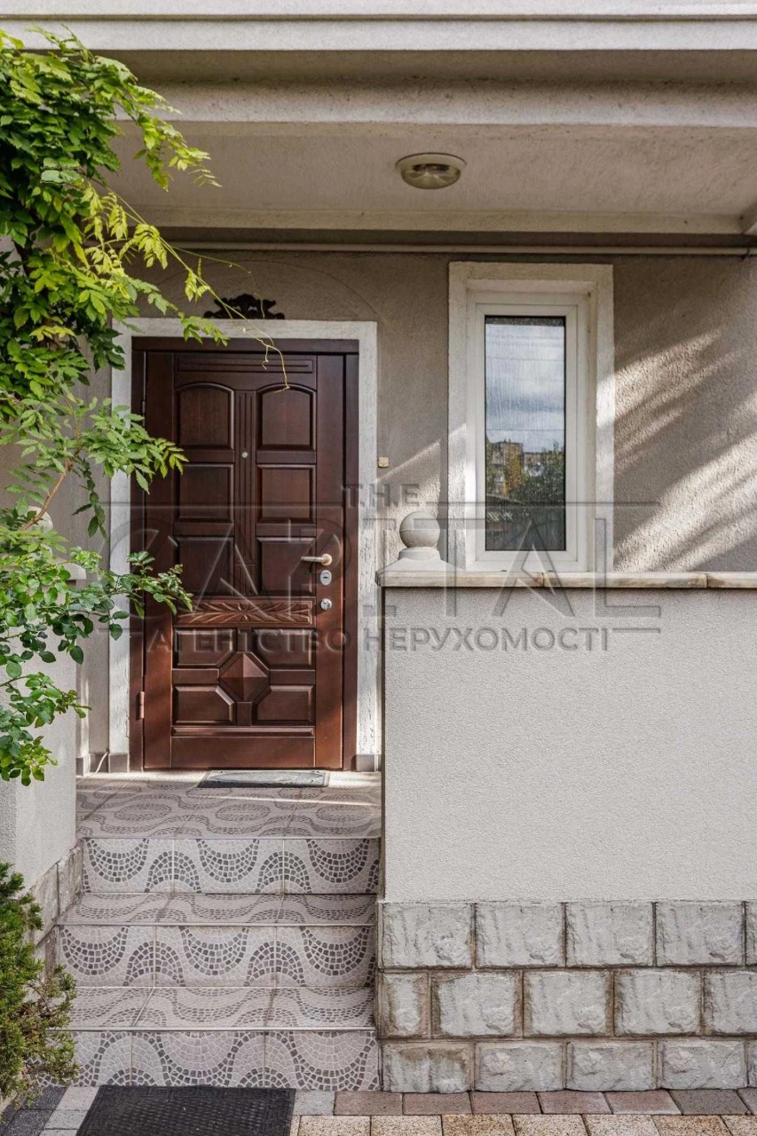 Будинок з ремонтом у Святошинському районі, 200м2, ніхто не