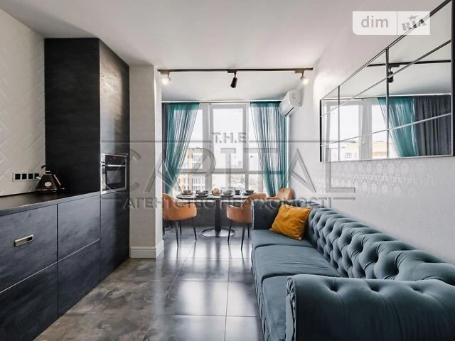 Sale of 3-room apartment 100 sq. m on Beresteyskyi Avenue 67G • I
