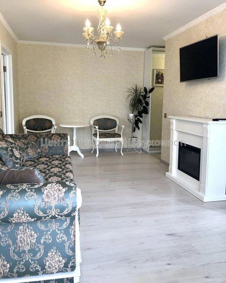 Продаж 2-кімн. кв, 5/5 пов, 45 м² у Києві. Відмінне розташув