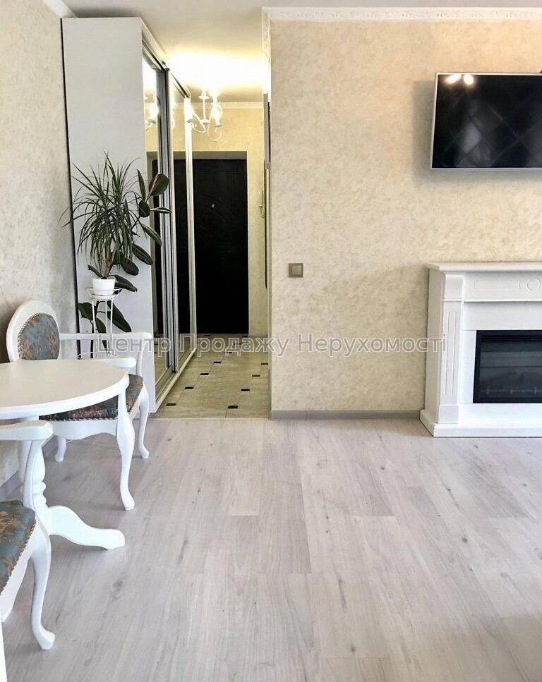 Продаж 2-кімн. кв, 5/5 пов, 45 м² у Києві. Відмінне розташув
