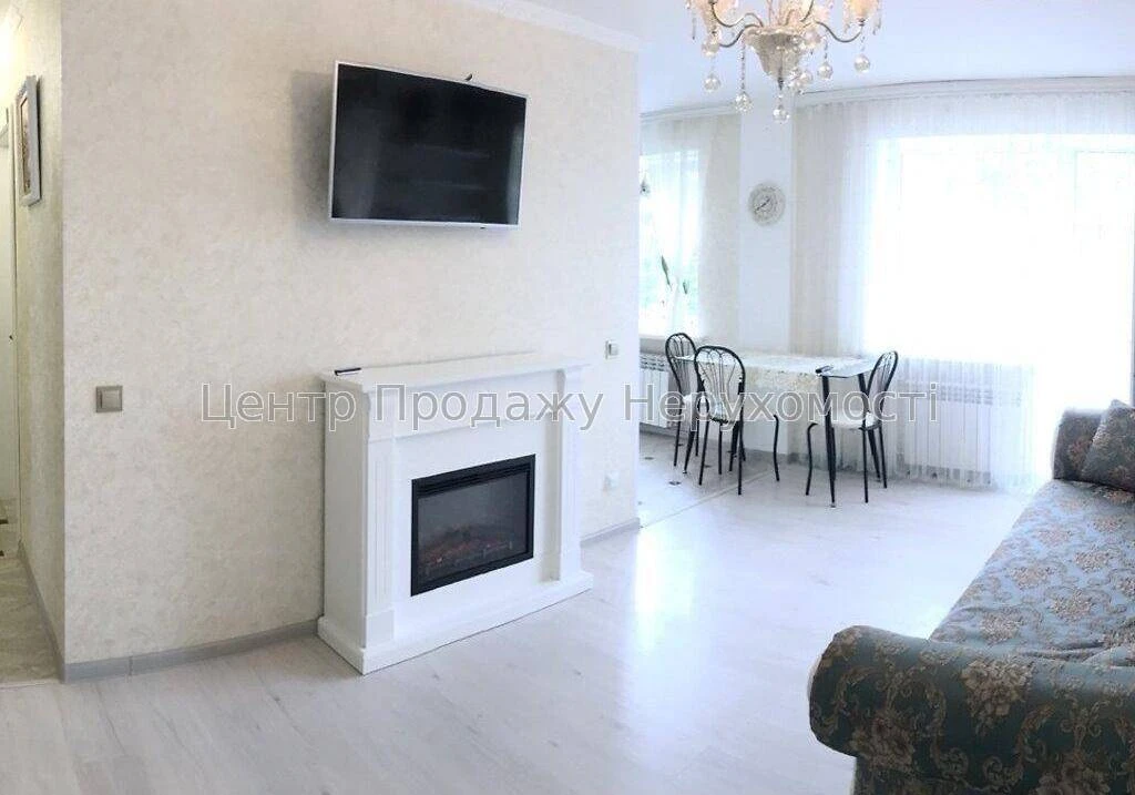 Продаж 2-кімн. кв, 5/5 пов, 45 м² у Києві. Відмінне розташув